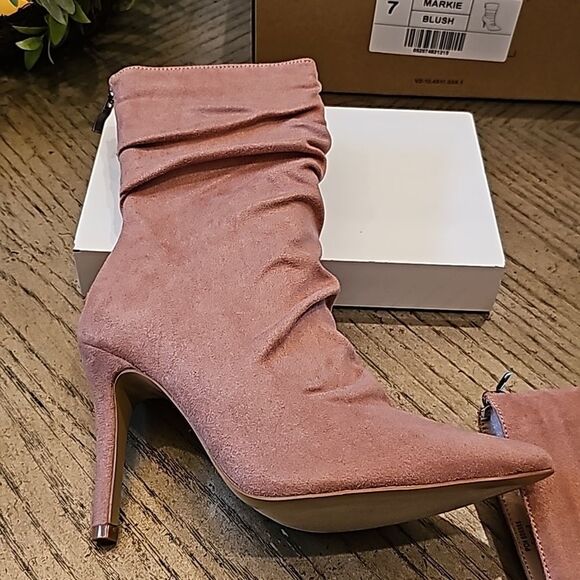 Blush pink suede booties size 7 NWT Journee Colection - Picture 5 of 8